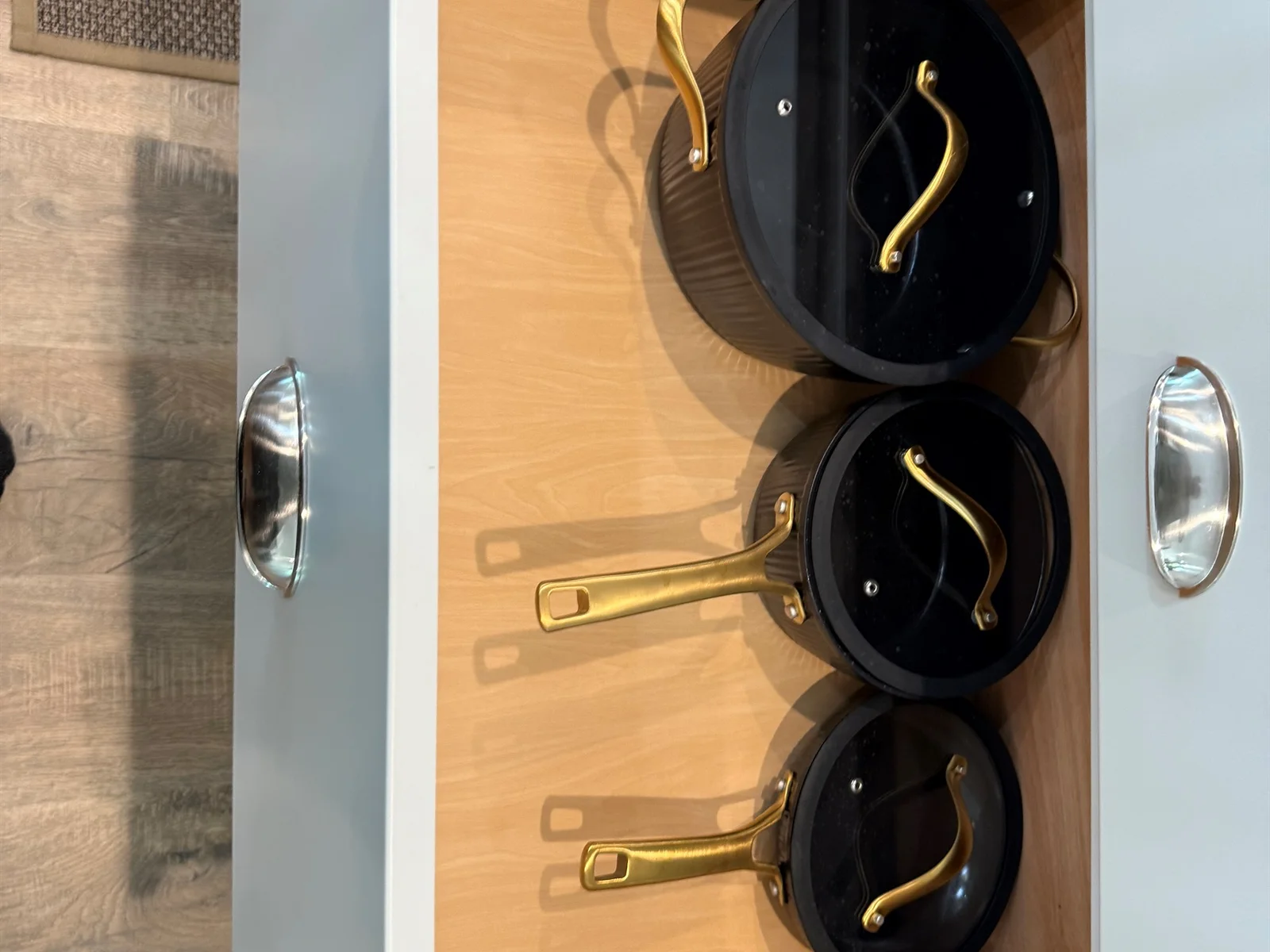 Kitchen pan storage