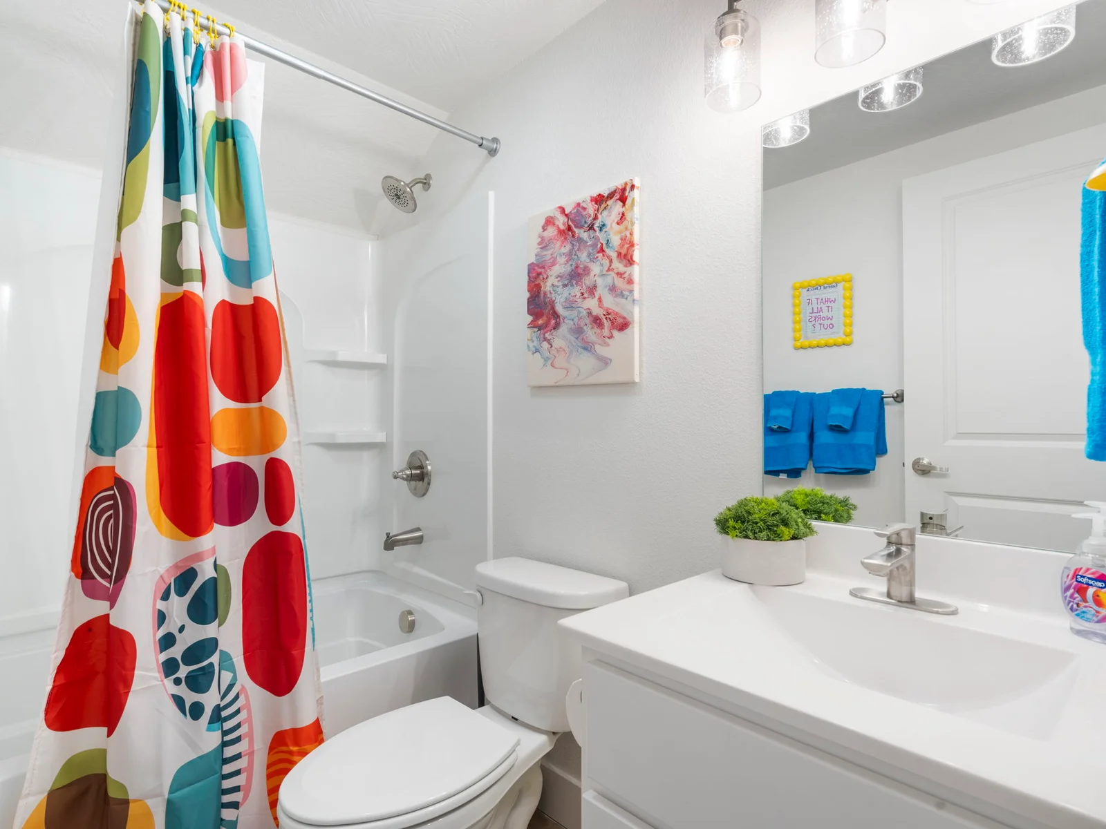 2nd King bed bathroom