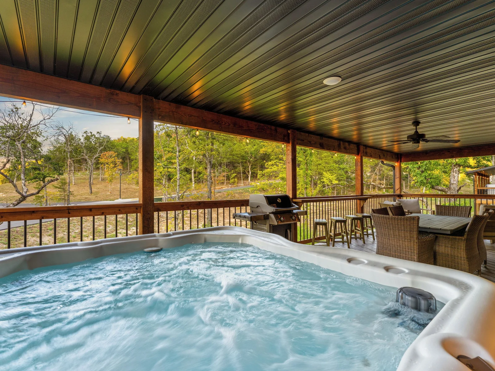 Hot tub hot and ready for 6!