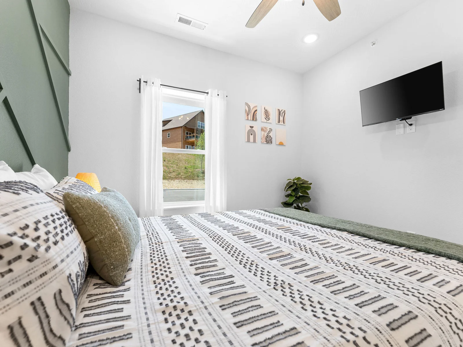 Main level king bedroom w/ ensuite bath