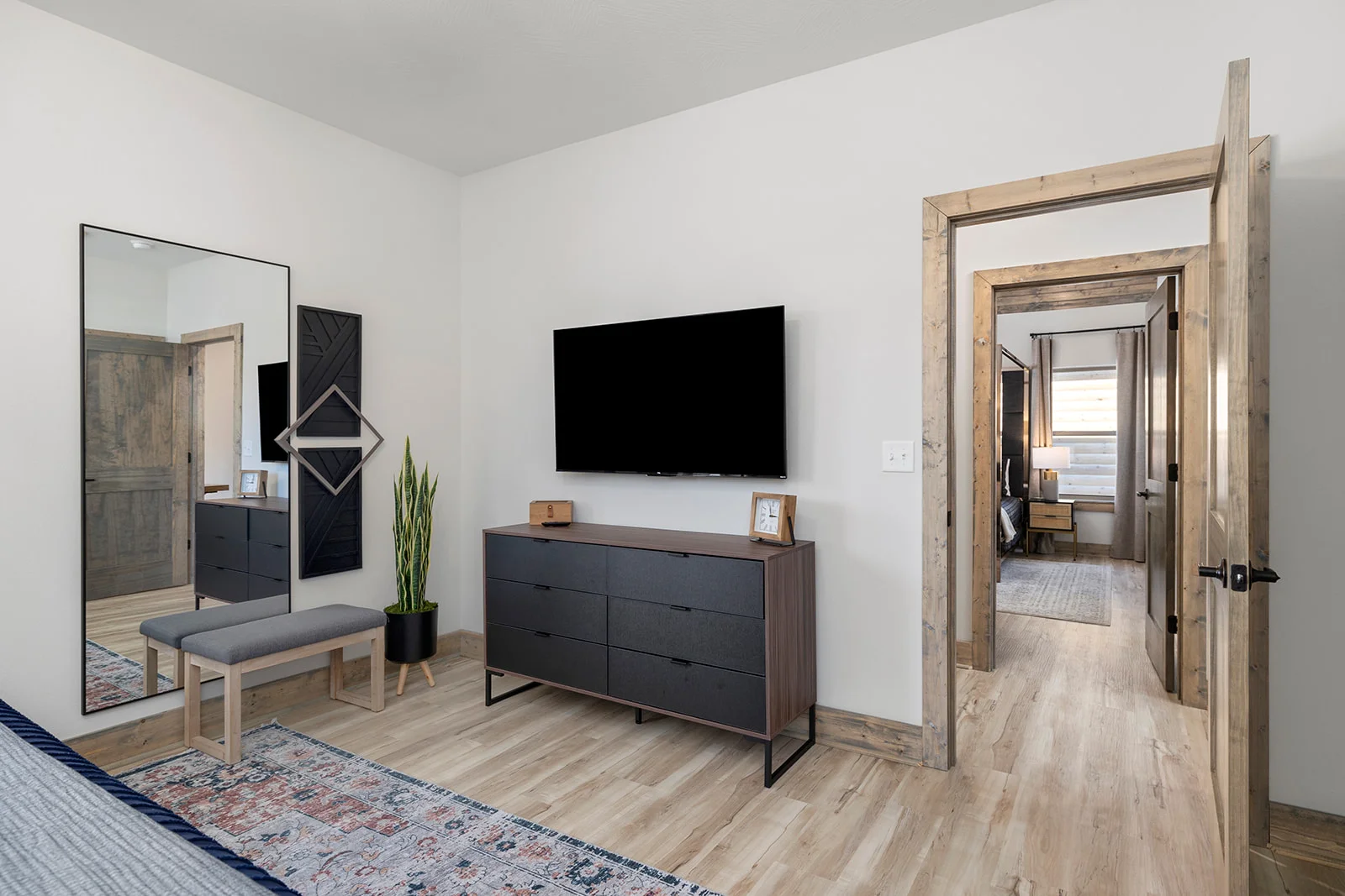 King bedroom #2 w/ ensuite bath!