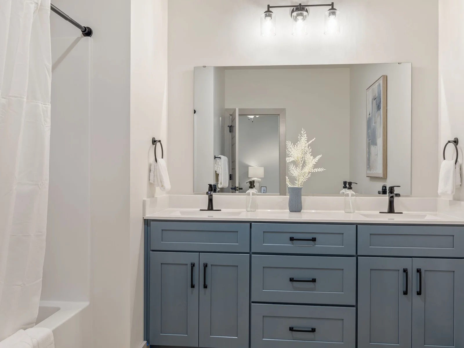Lower level ensuite bathroom #6 w/ shower