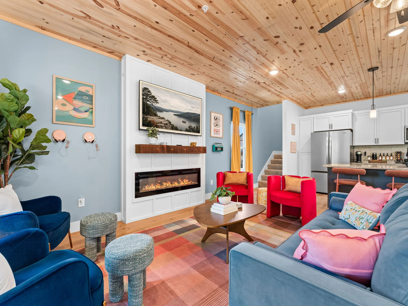 Kick back by the electric fireplace and stream your favorite shows. 🔥📺