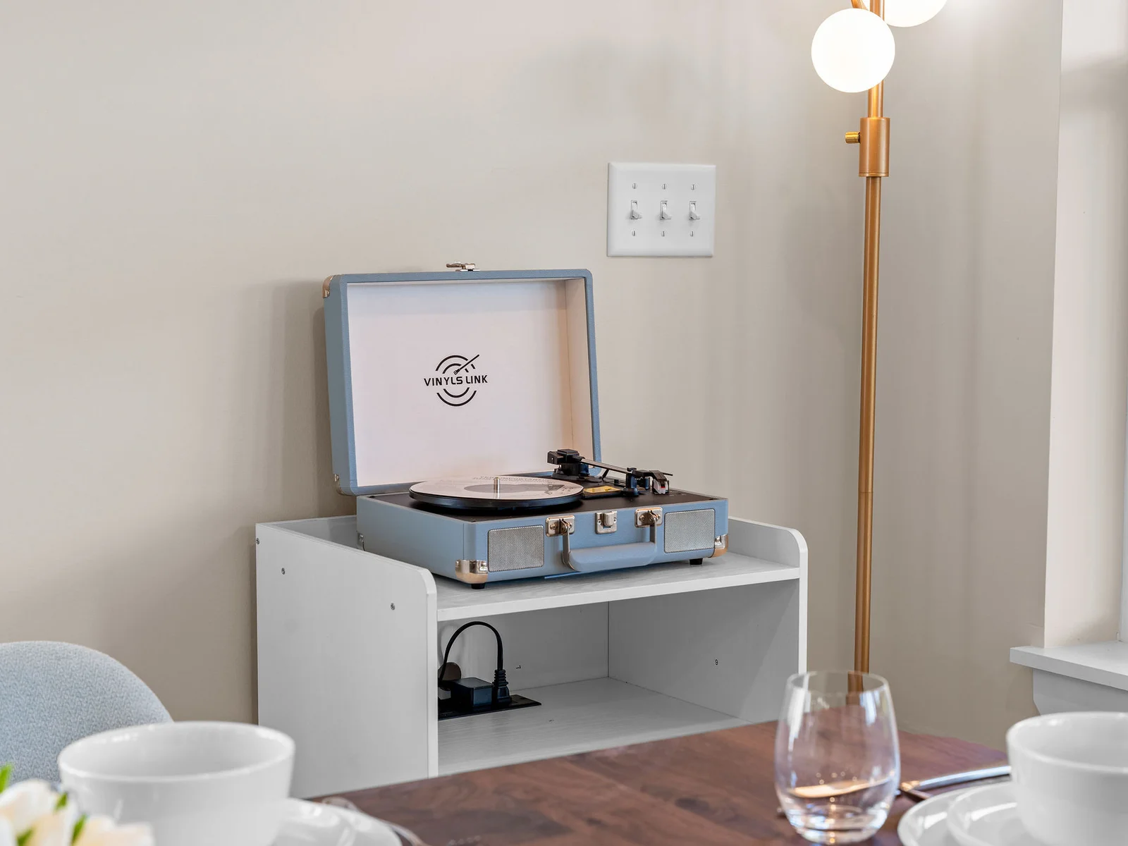 Spin your favorite tunes and set the perfect vacation soundtrack. 🎵📻