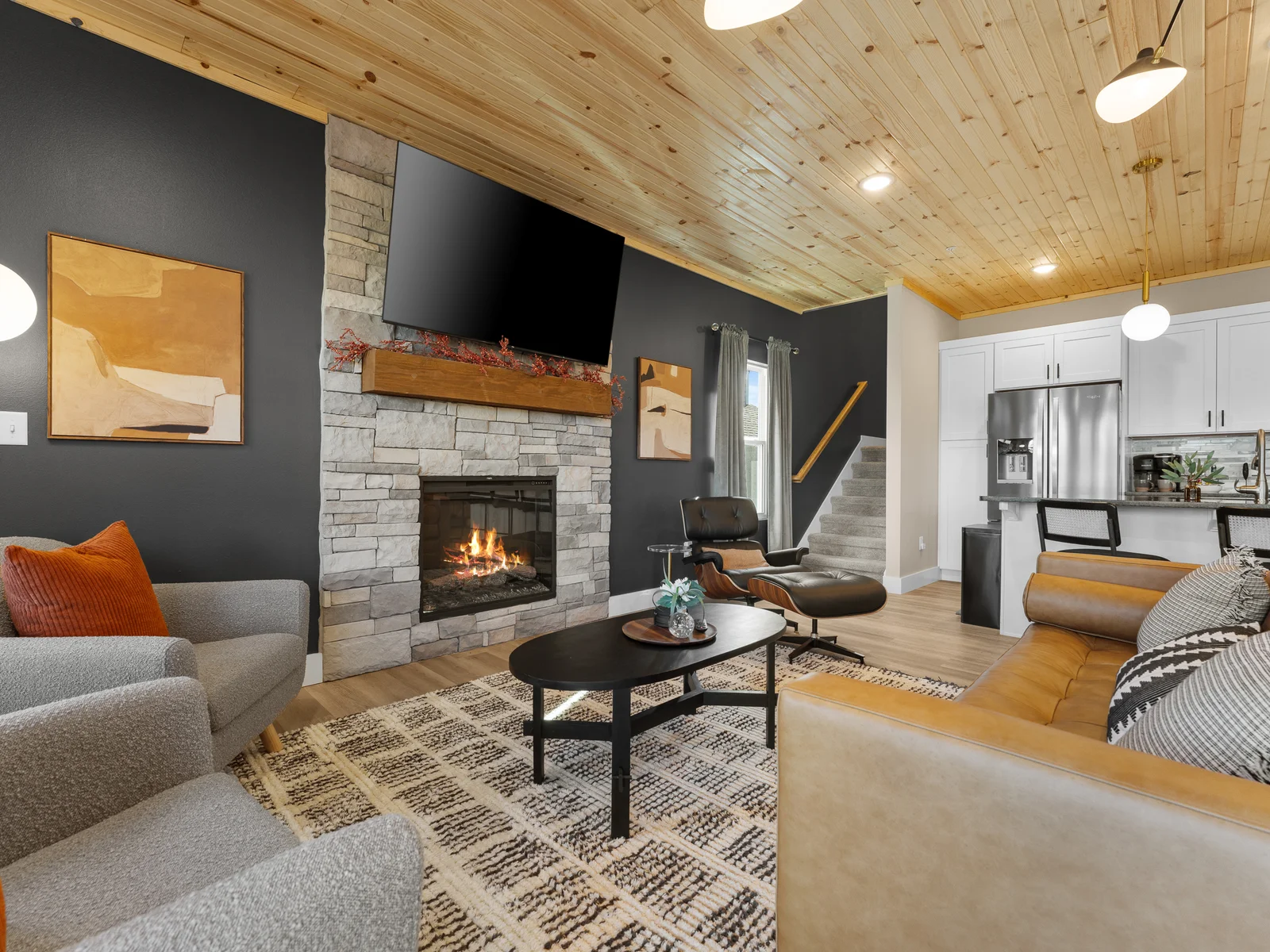 Living Room: Gather around the fire and enjoy great conversations in style!