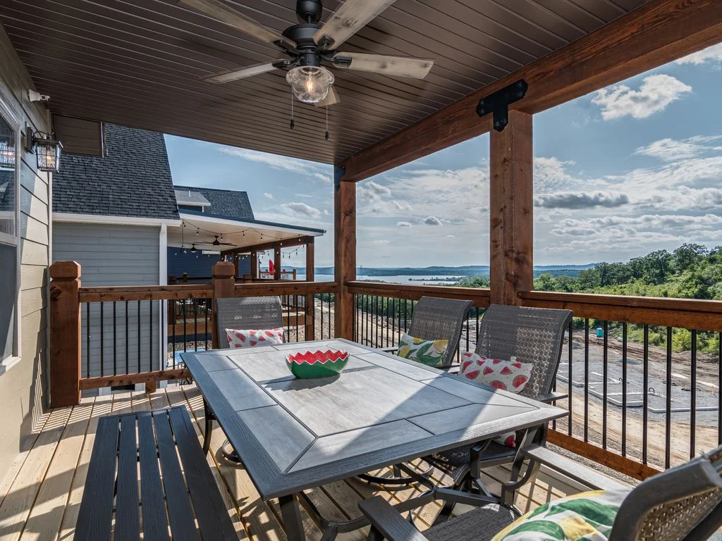 Noni’s Lakeview Lodge