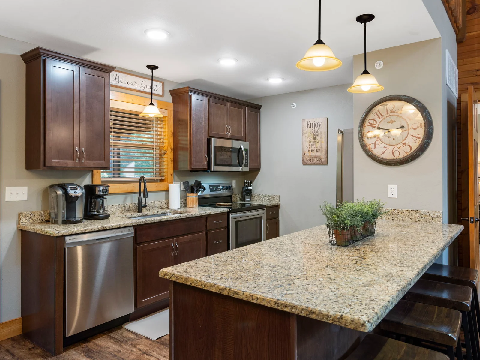 Kitchen with all your cooking basics!