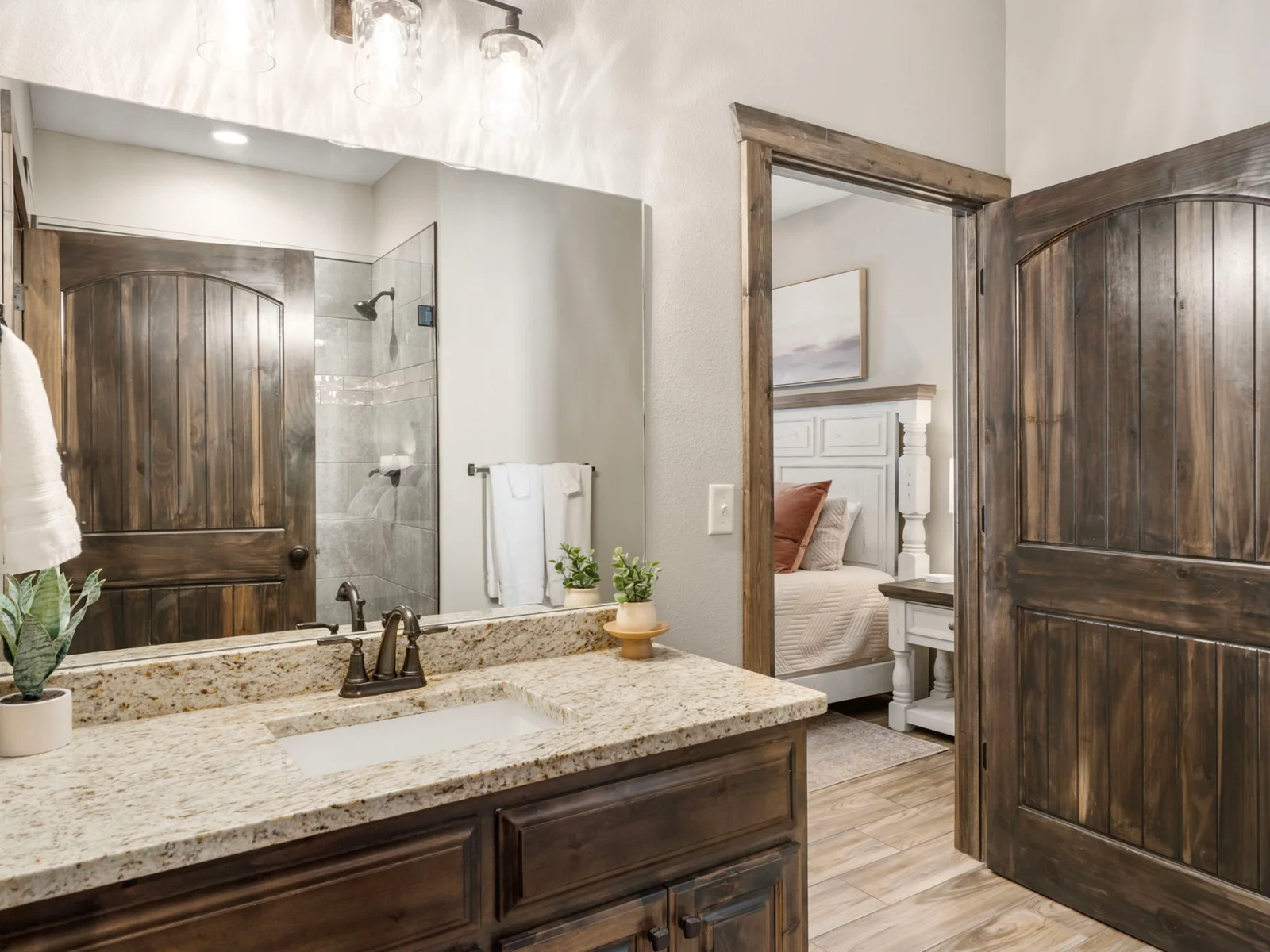 Main Level King Bed #1 ensuite bath