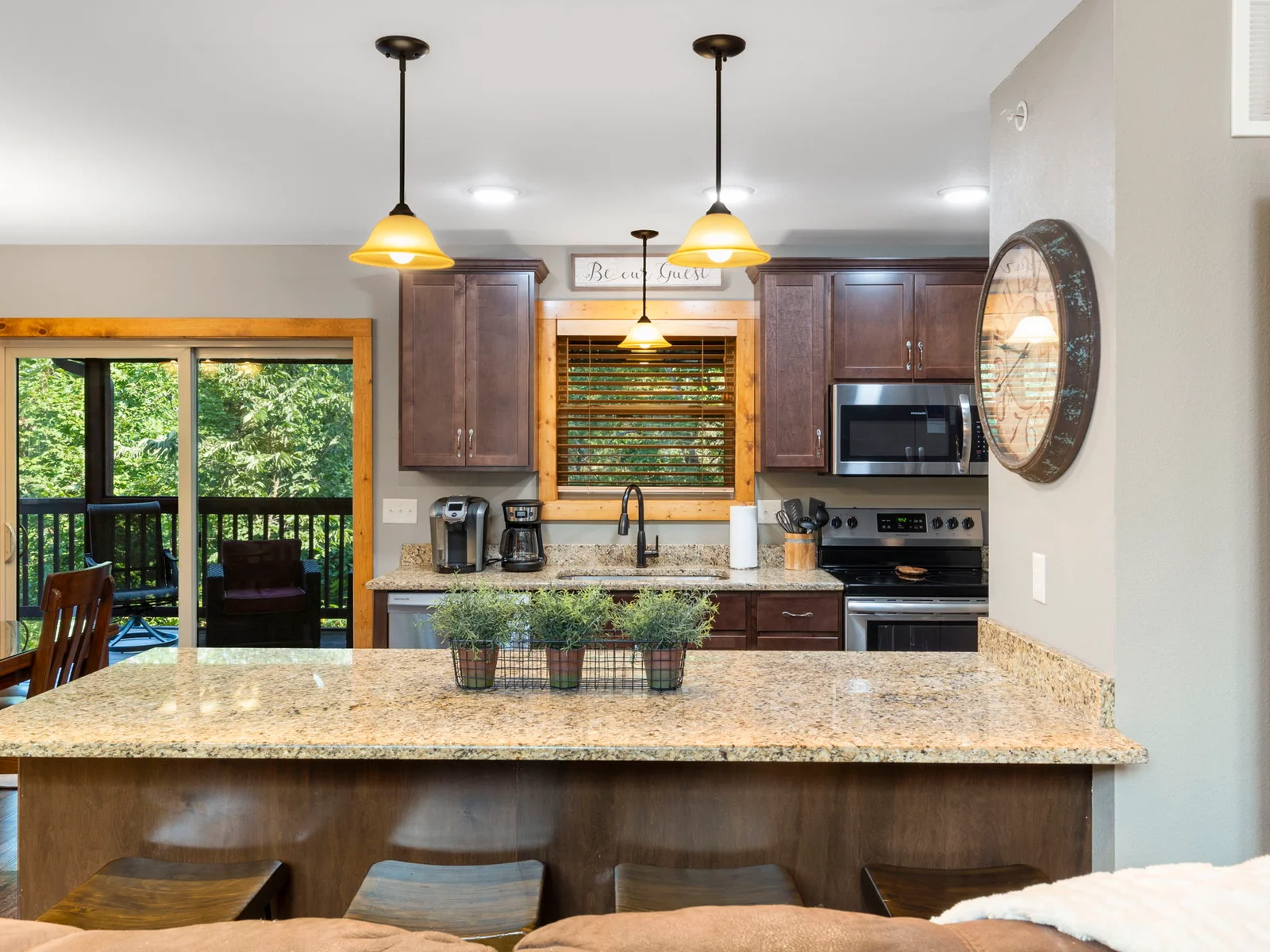 Fully stocked kitchen!