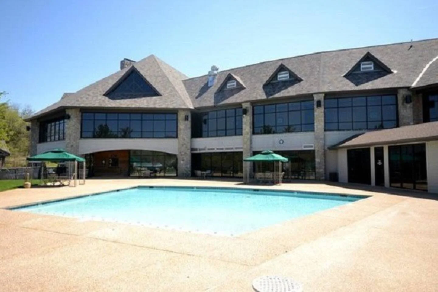 Clubhouse pool and restaurant