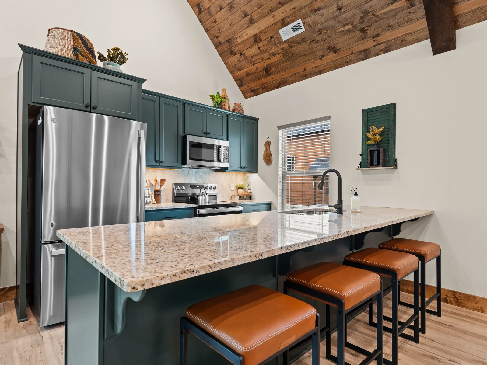 Fully Equipped Kitchen w/ Bar Seating