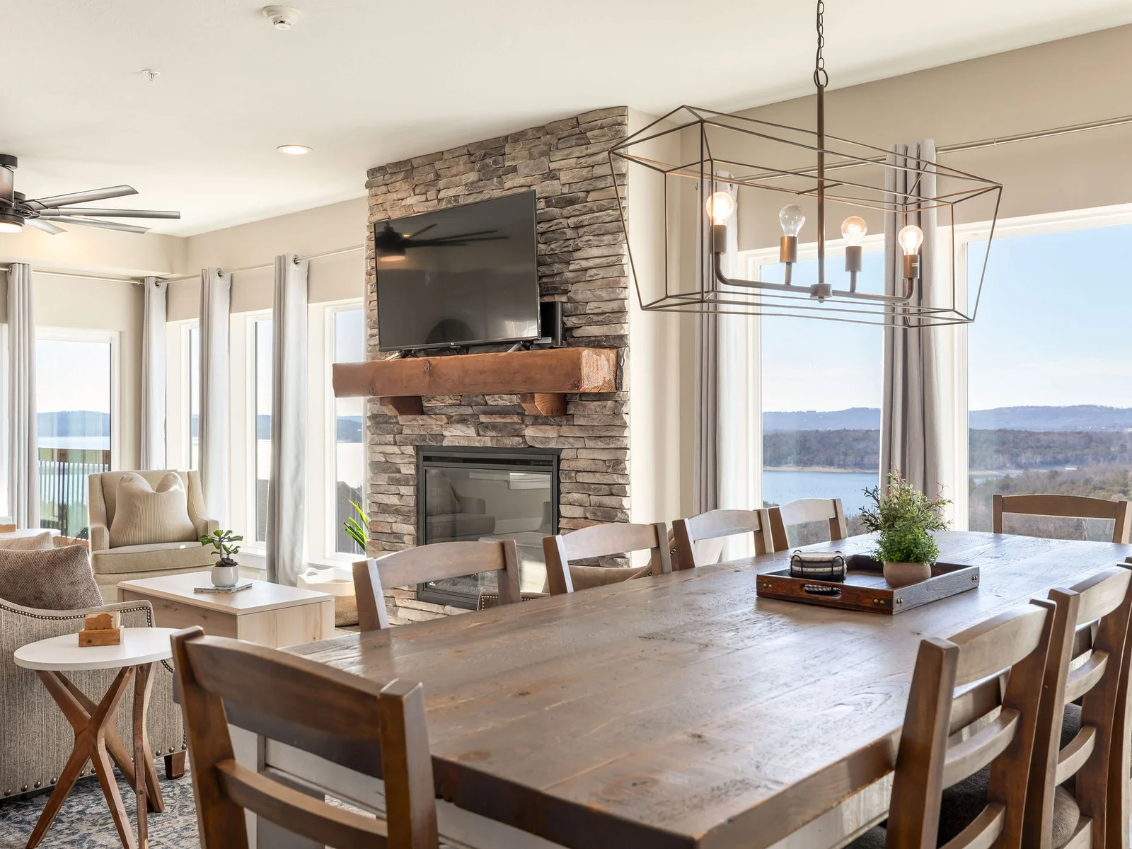Main level dinning room with space for everyone