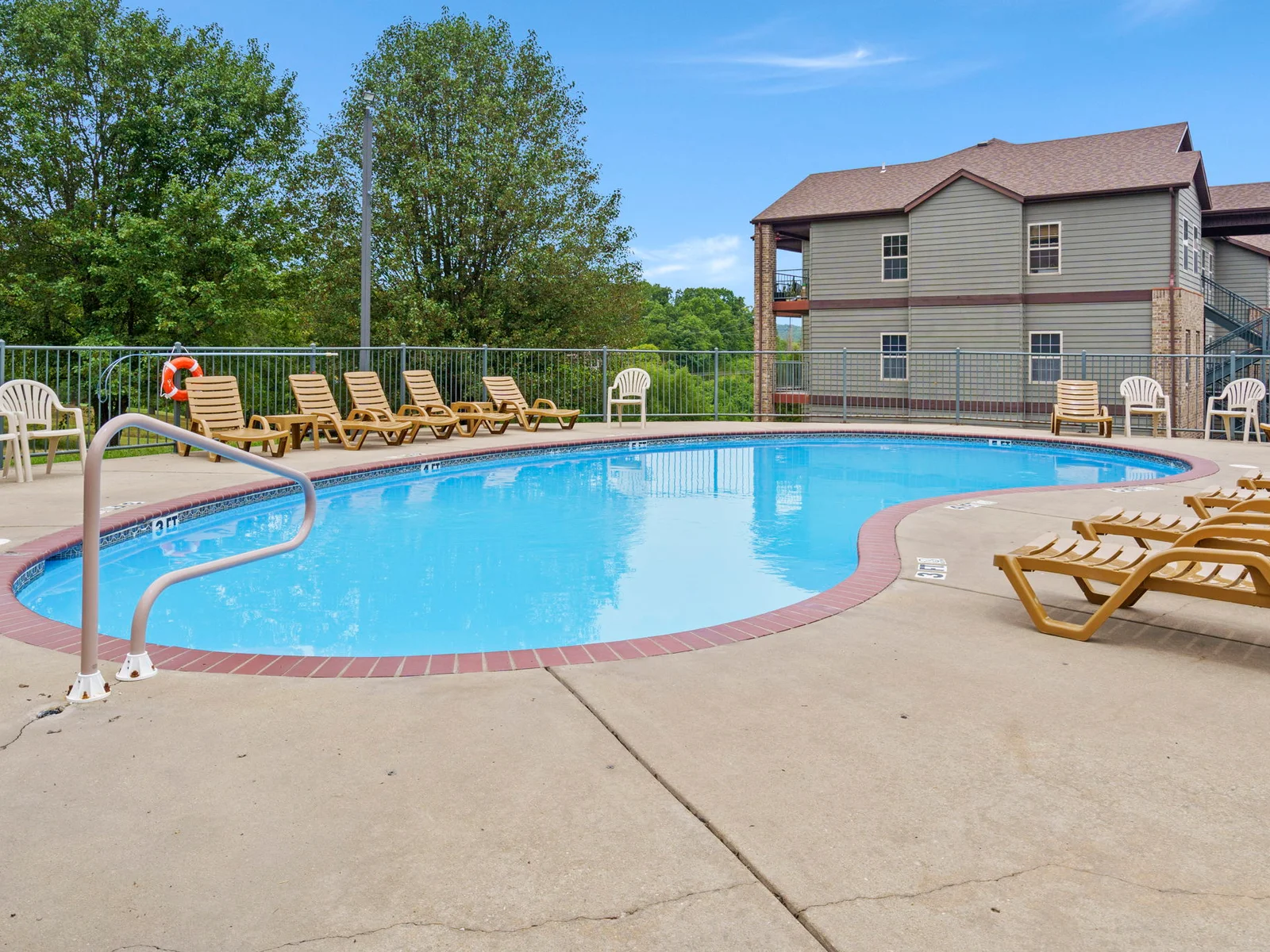 Community outdoor pool!
