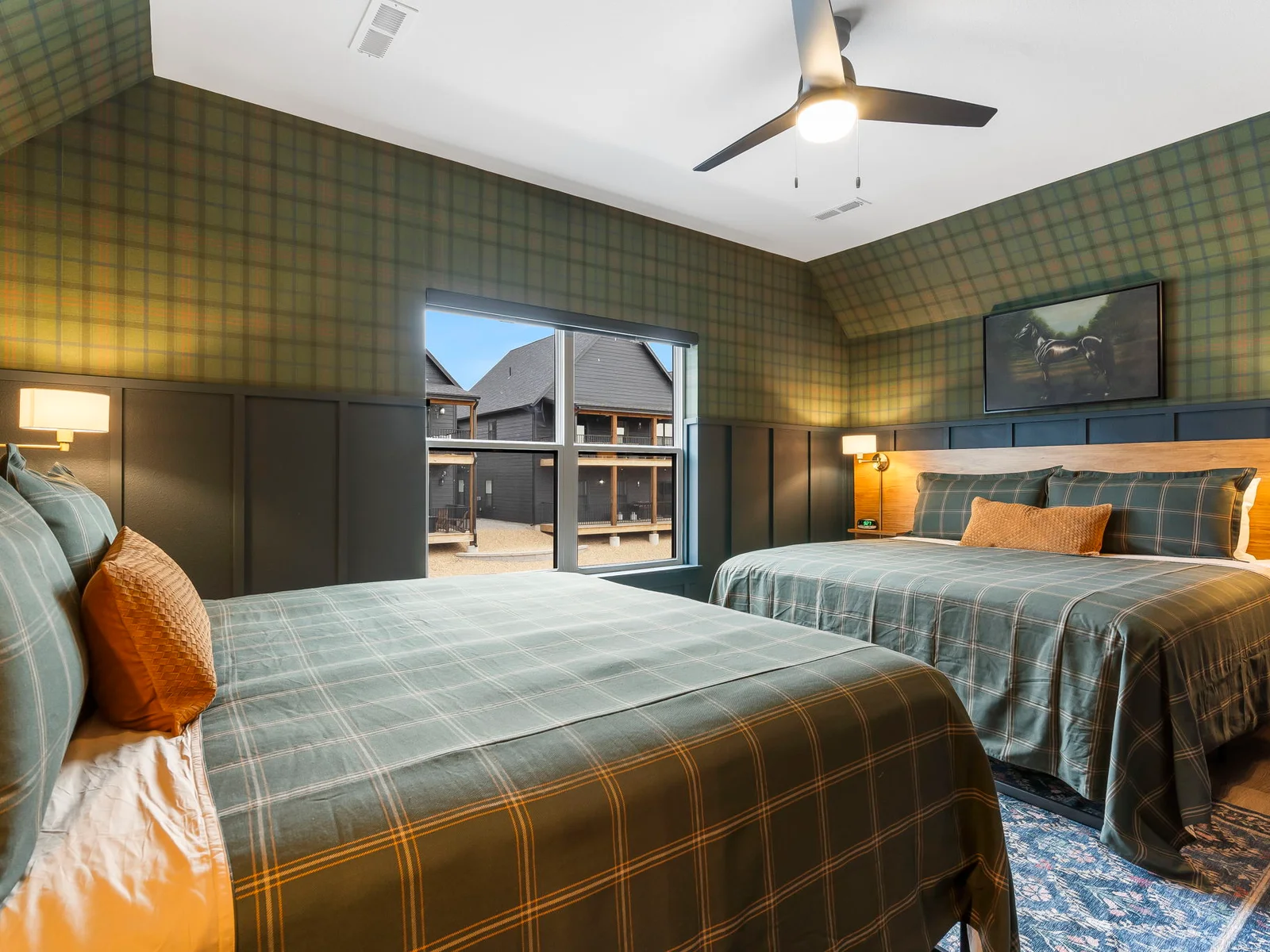 Upper level double King #4 with ensuite bathroom