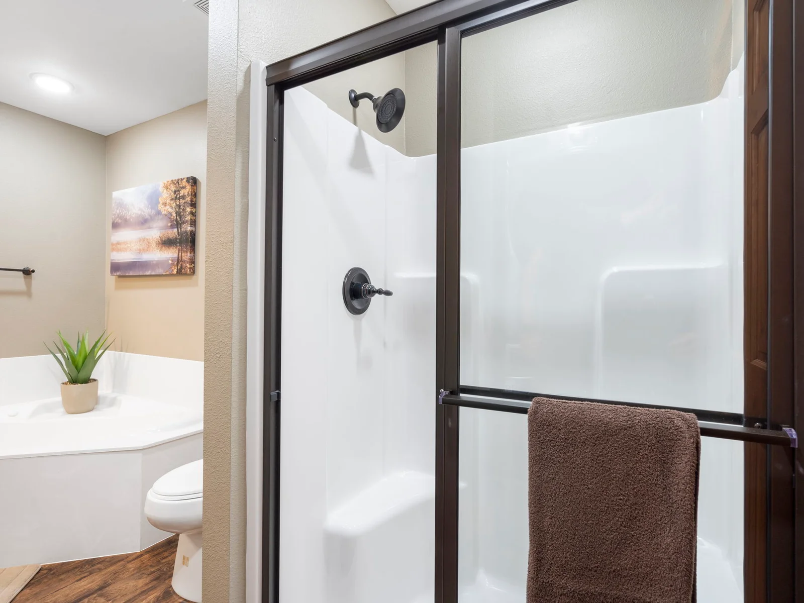 King #1 ensuite bathroom