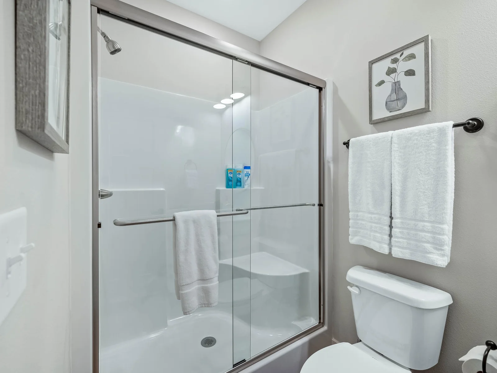 Main level King #2 bathroom