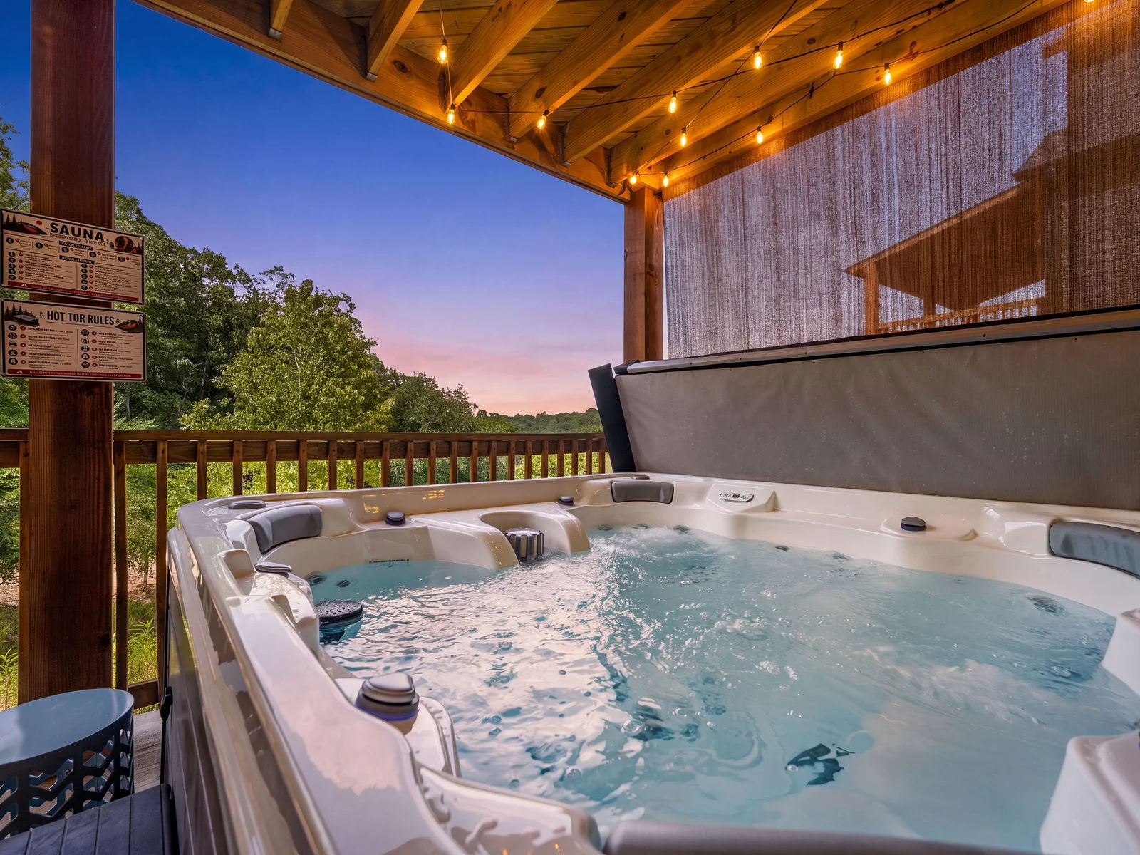 Starry skies, warm water, and total relaxation. 🌌♨️