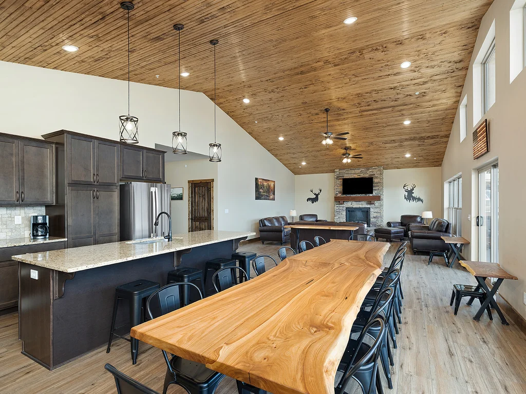 Rustic Elm Lodge (4 Bedroom)