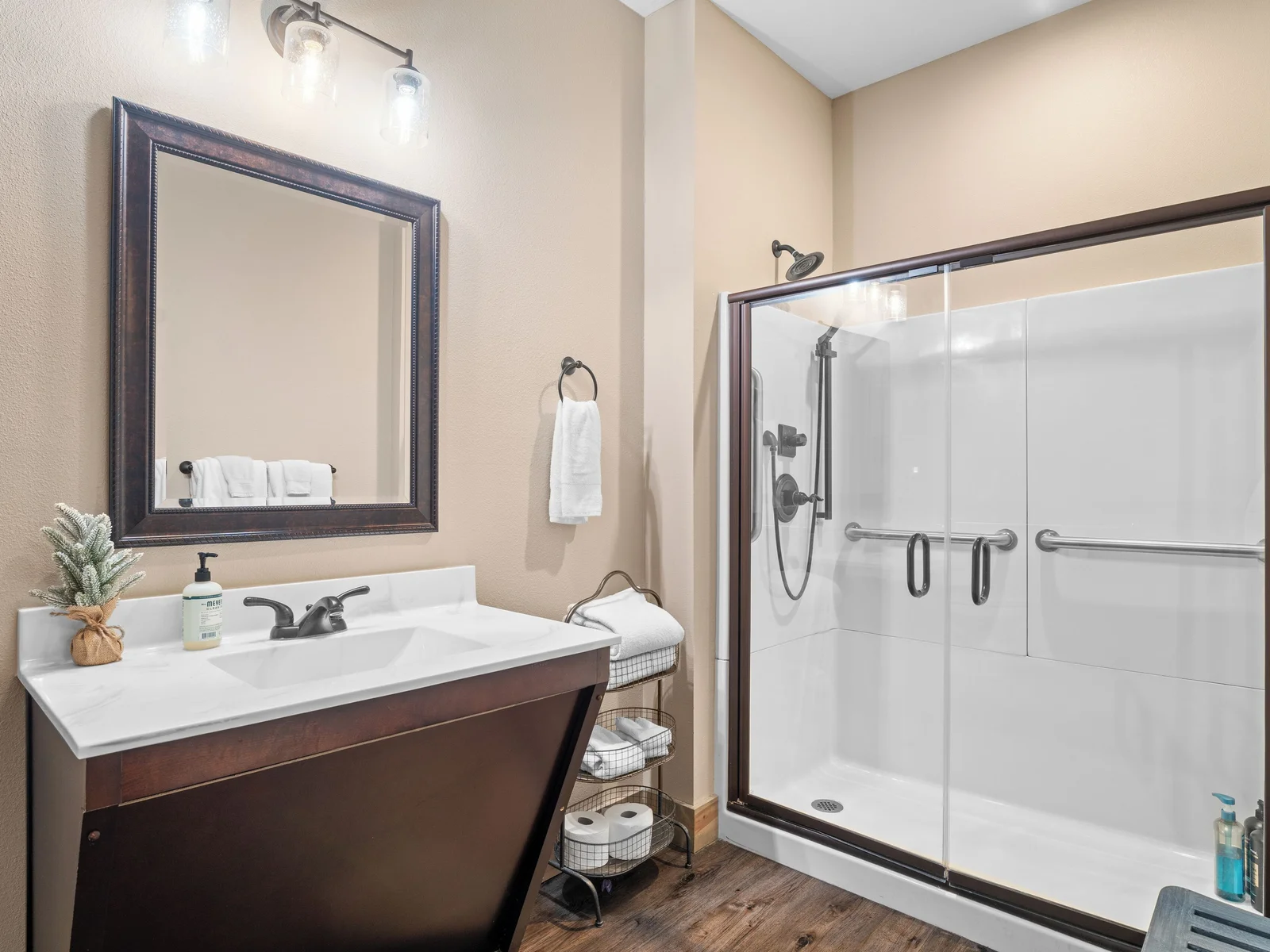 Accessible bathroom - en suite for bedroom 2.