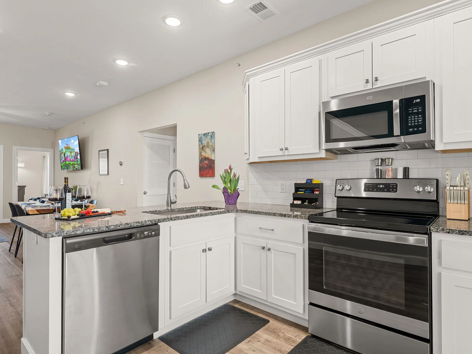 Cook your best meals in a fully stocked gourmet kitchen — every appliance, every tool, every gadget is already here. Breakfast for 12 is easier than you think when the kitchen is this well equipped.