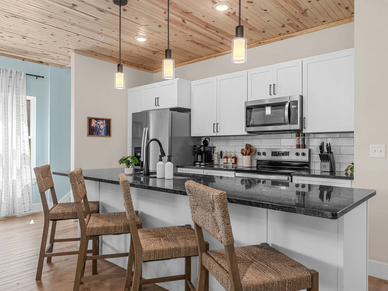 Fully equipped and ready for your favorite home-cooked meals! 🍳🍳