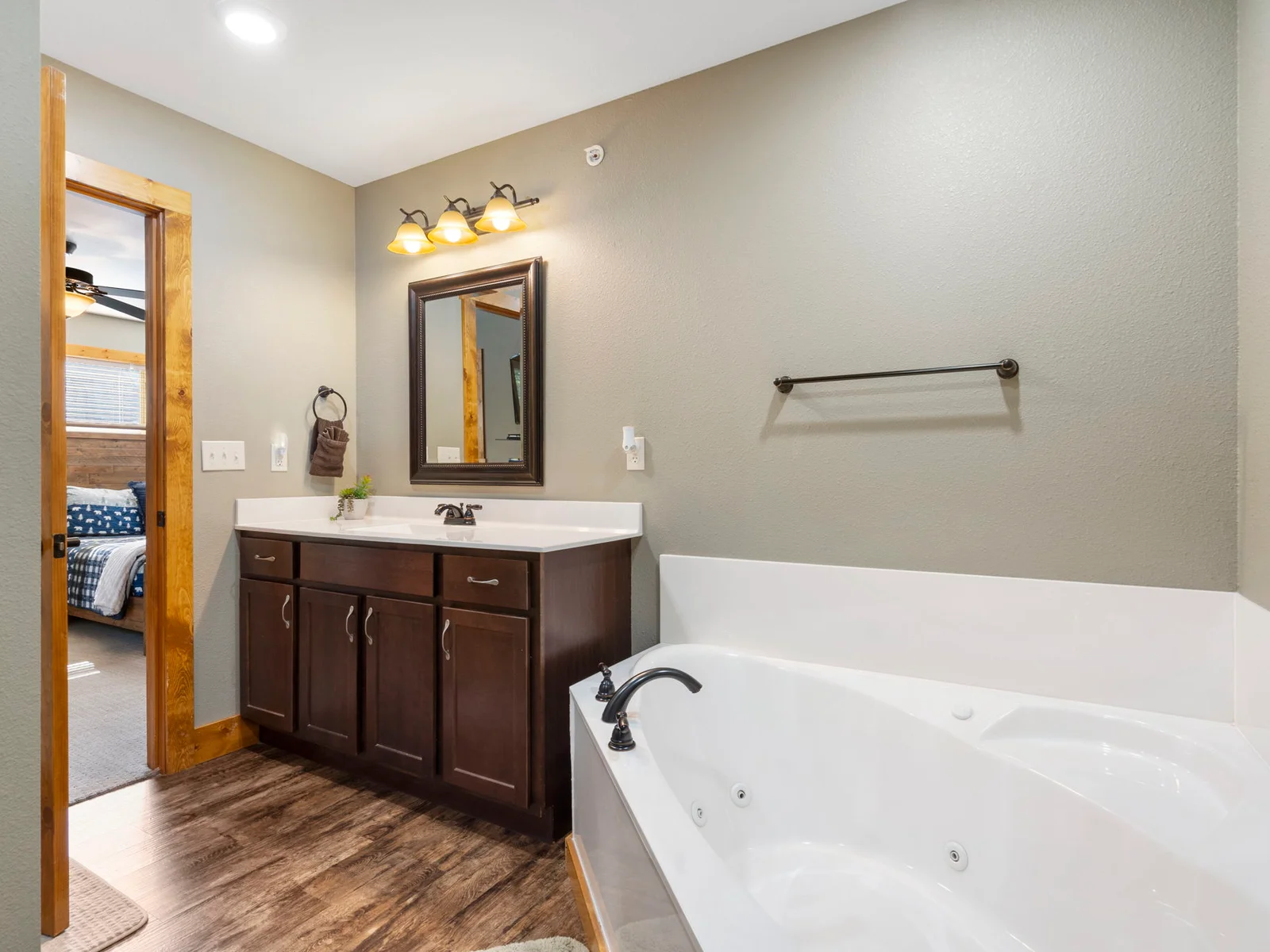 King bed #4 enuite bath