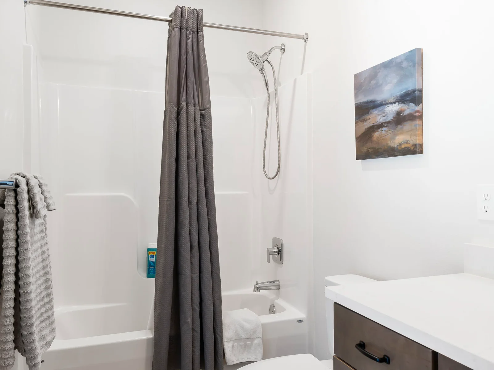 King ensuite bath #2