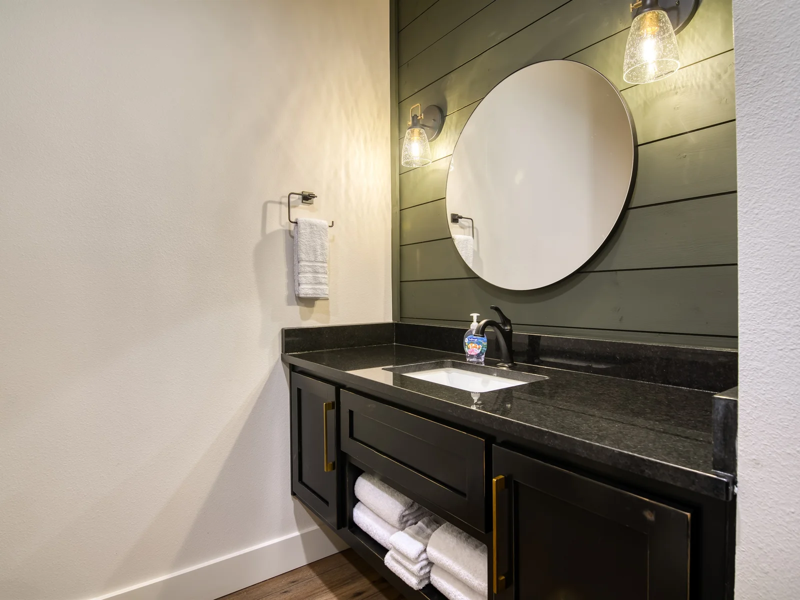 King #1 bathroom
