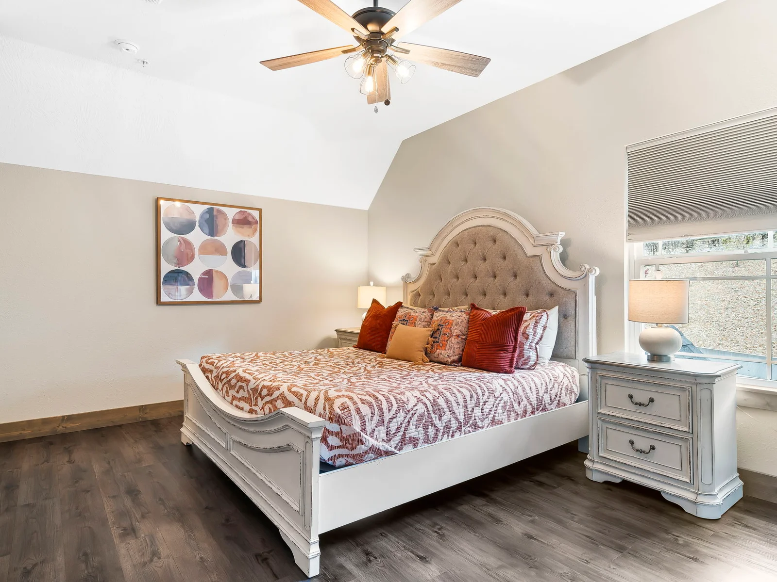 Upstairs King bed #2 with ensuite bathroom!