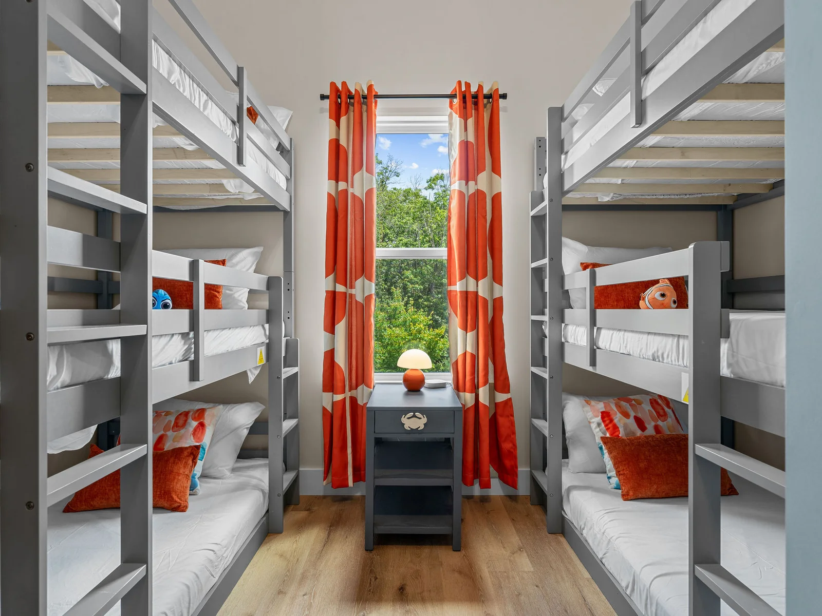 Six cozy beds, perfect for sleepovers, siblings, and unforgettable family getaways! ✨