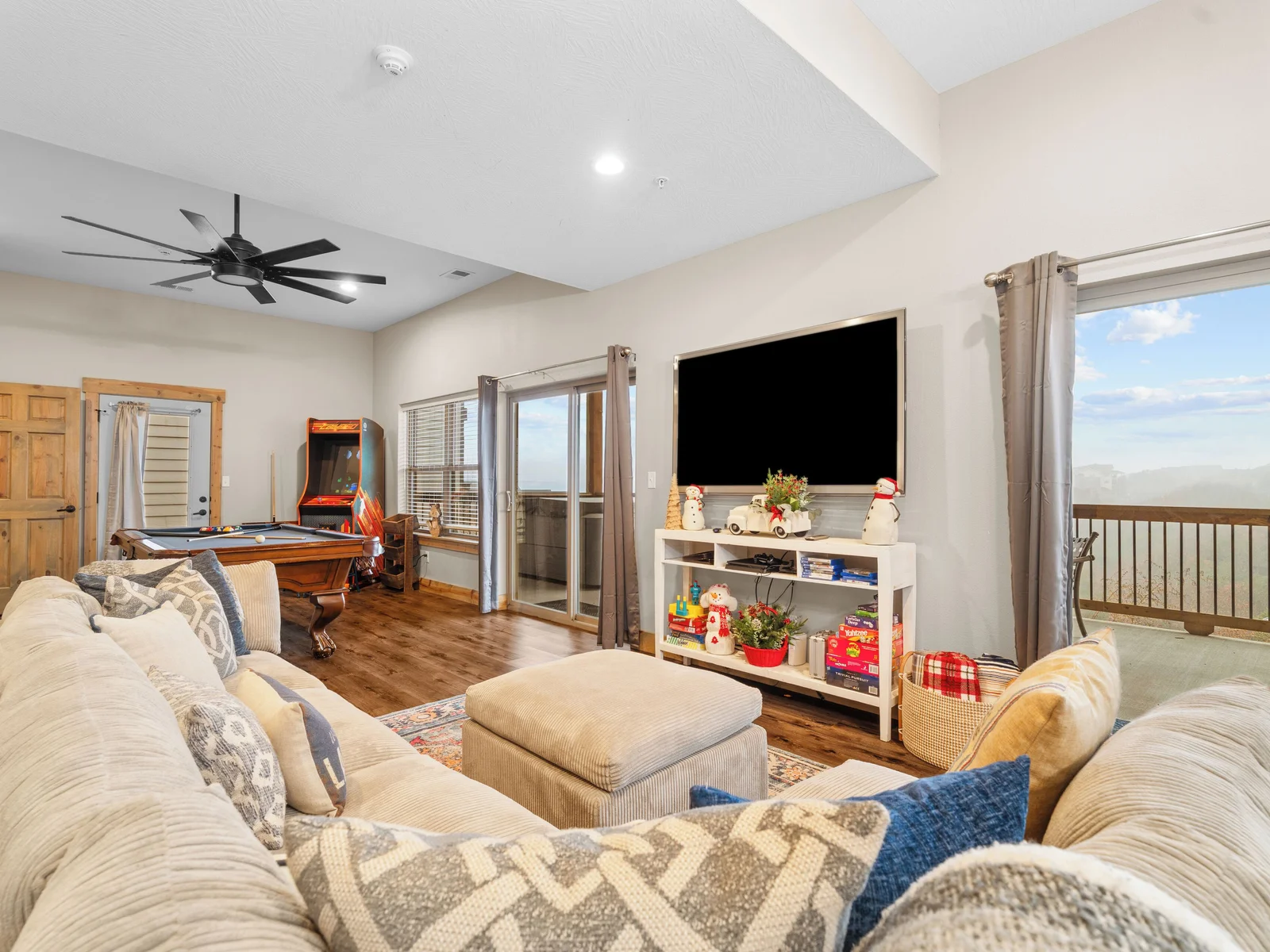 Lounge and play.