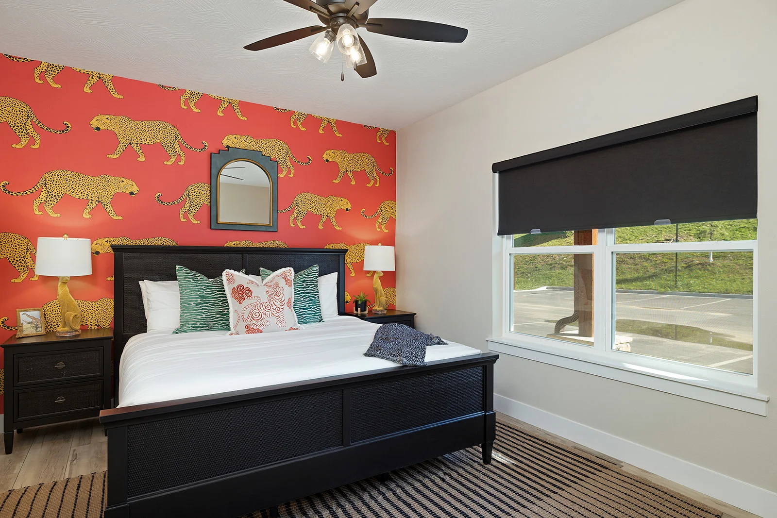 Main level King bed w/ ensuite bath