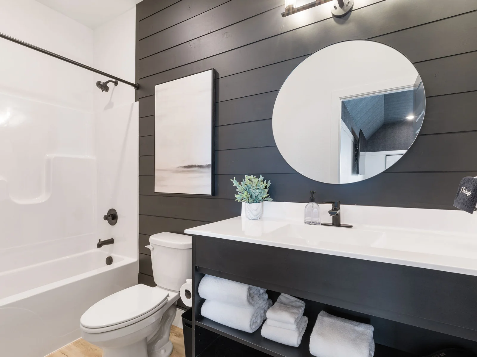 Upper level King #1 bathroom