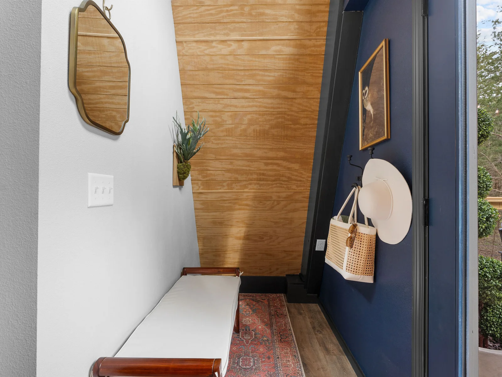 Nook to drop your bags and head out on the deck