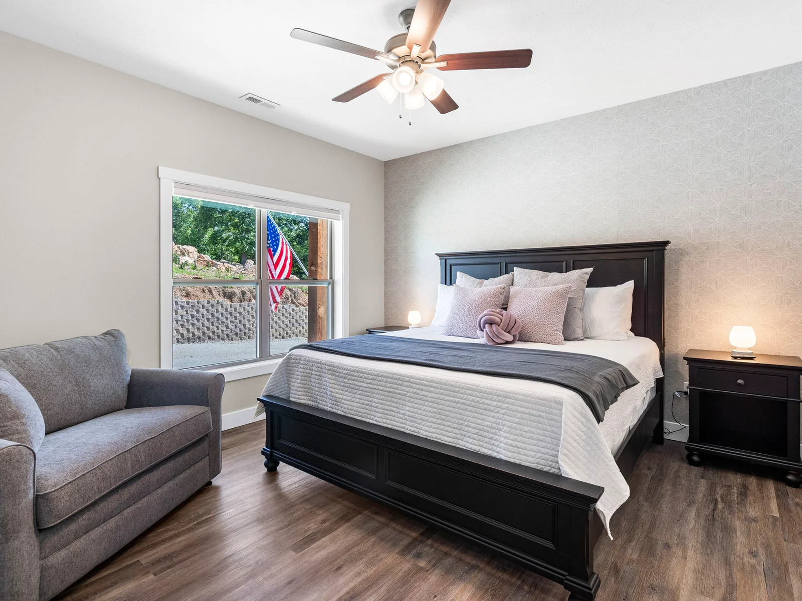 Private Hot Tub, Lakeview, Family Getaway!