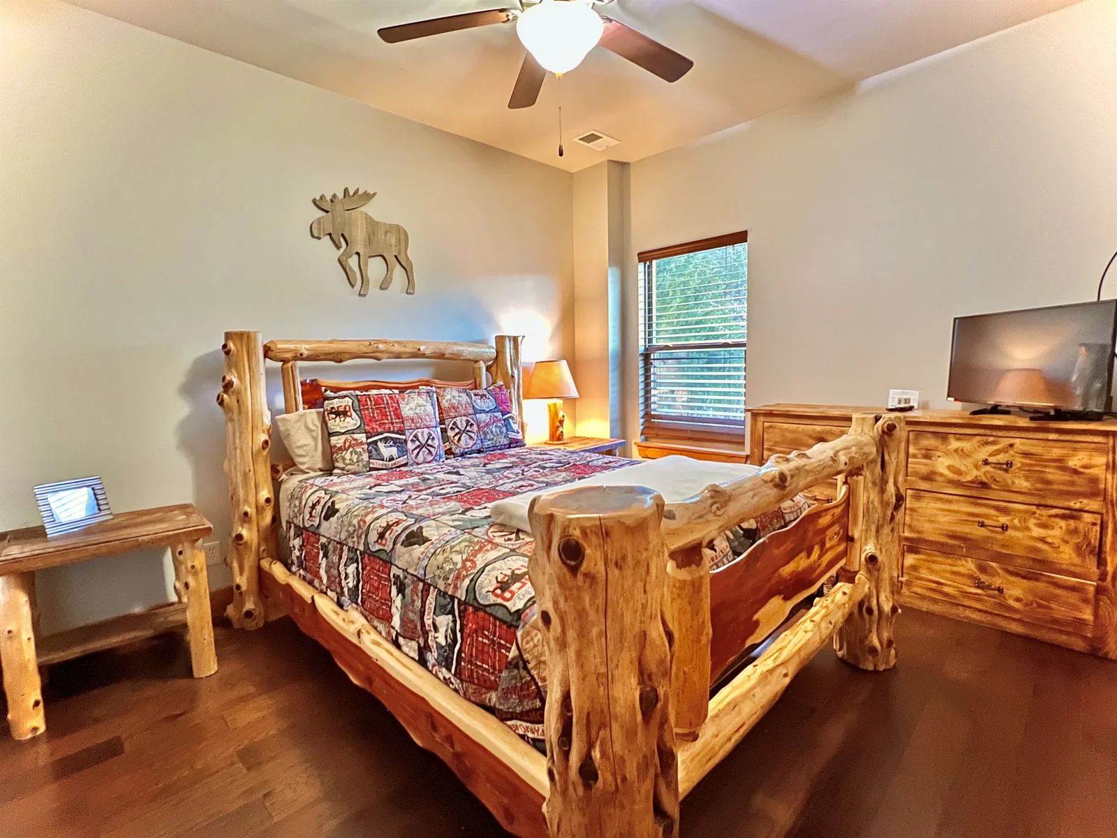 Lower level queen with Jack and jill bathroom