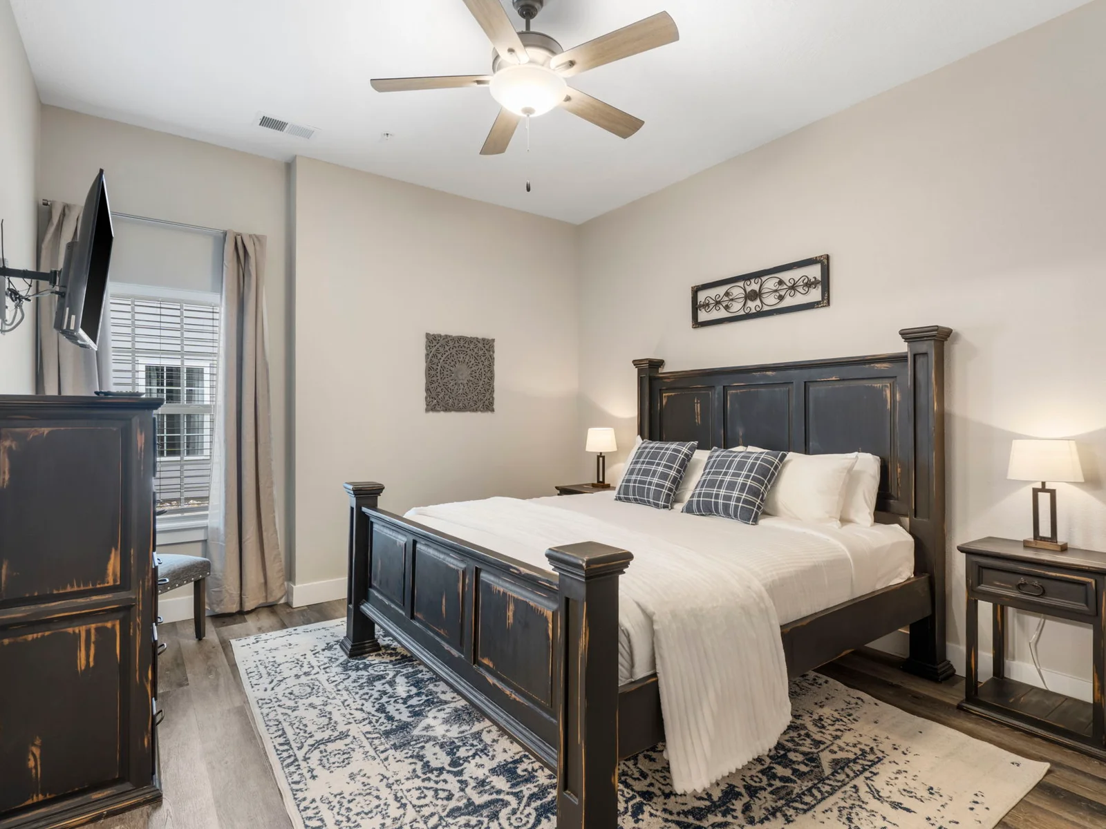 Lower level king bedroom #3 w/ enuite bath