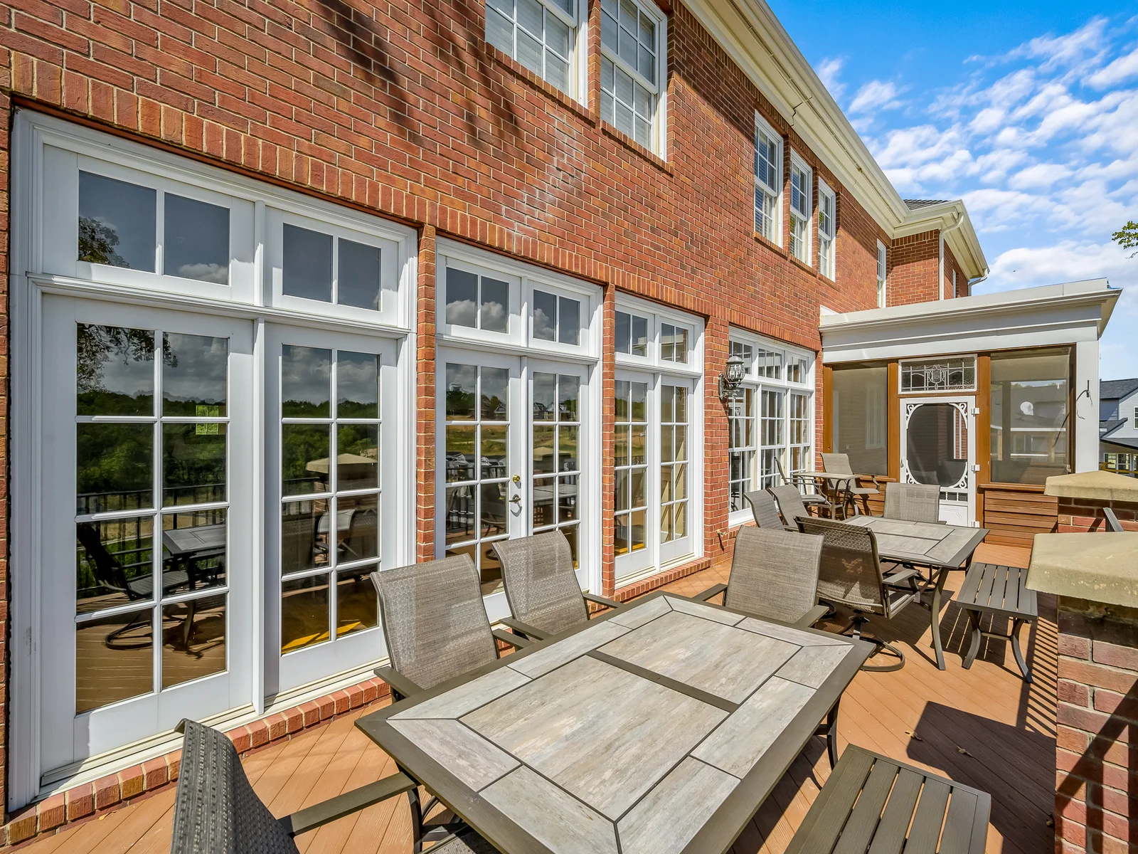 Outdoor dining for 14