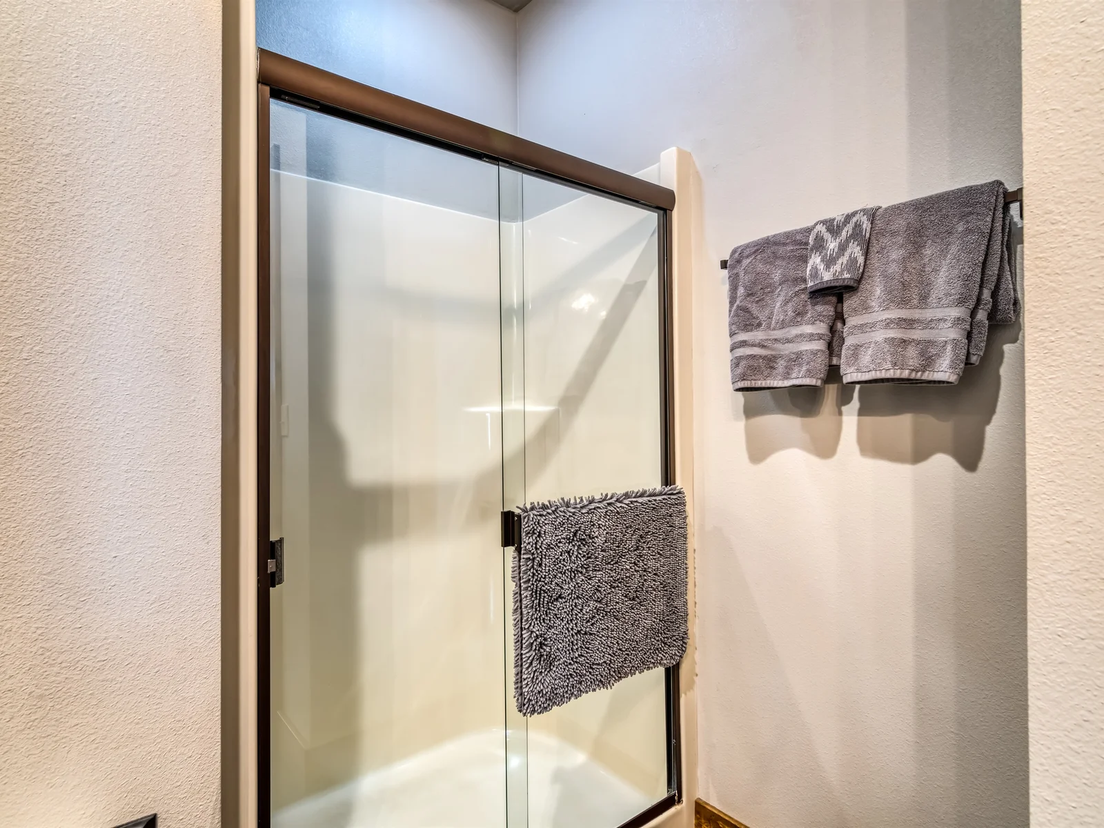 Upper level shower