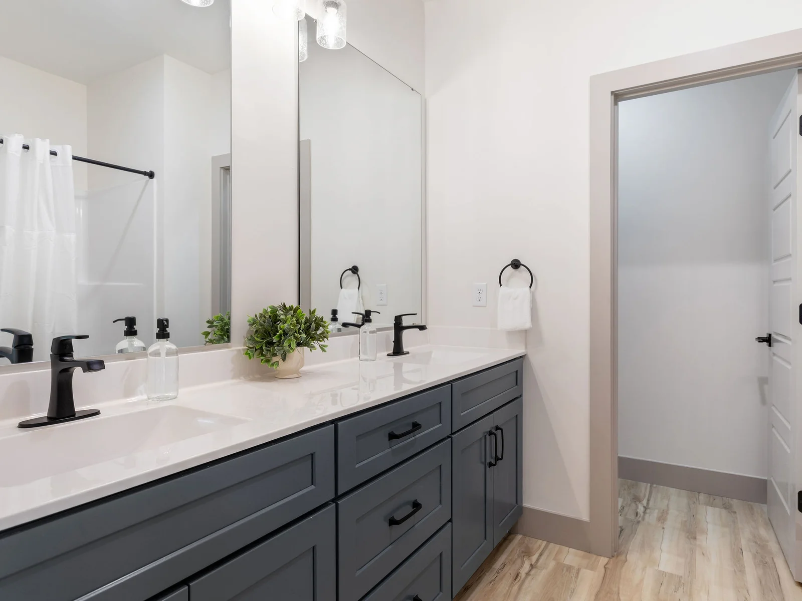Lower level ensuite bathroom #7 w/ shower