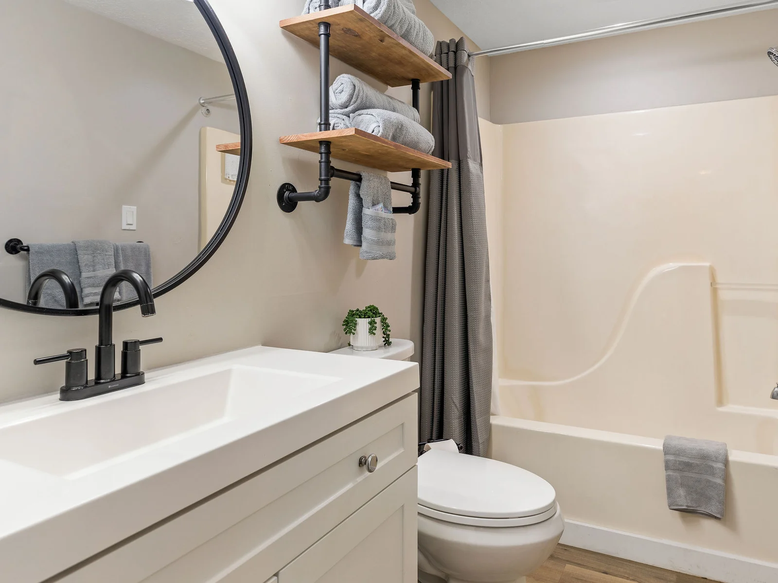 Upper level bathroom #2