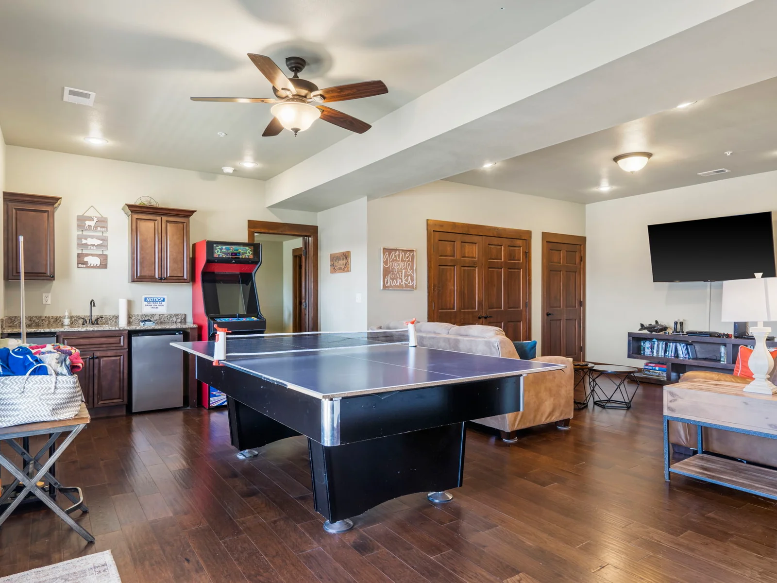 Pool table with ping pong topper! Arcade machine too!