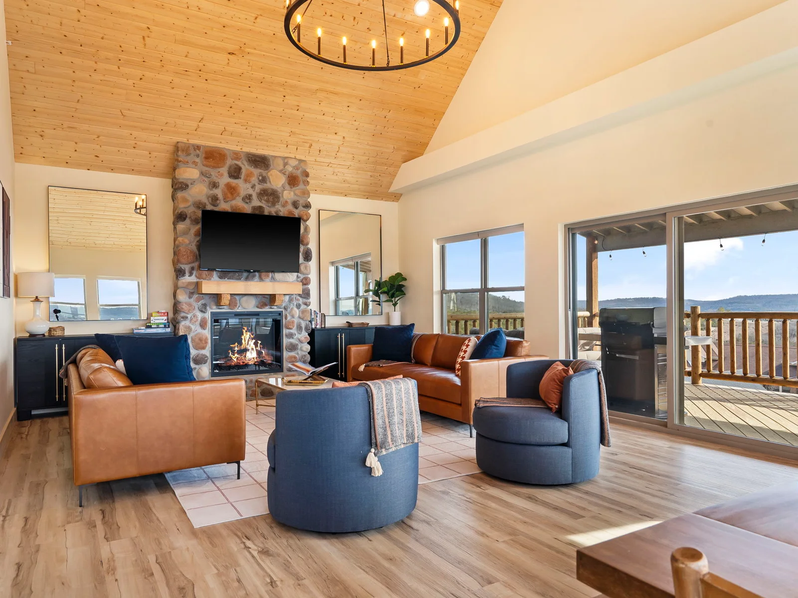 Beautiful furnishings throughout