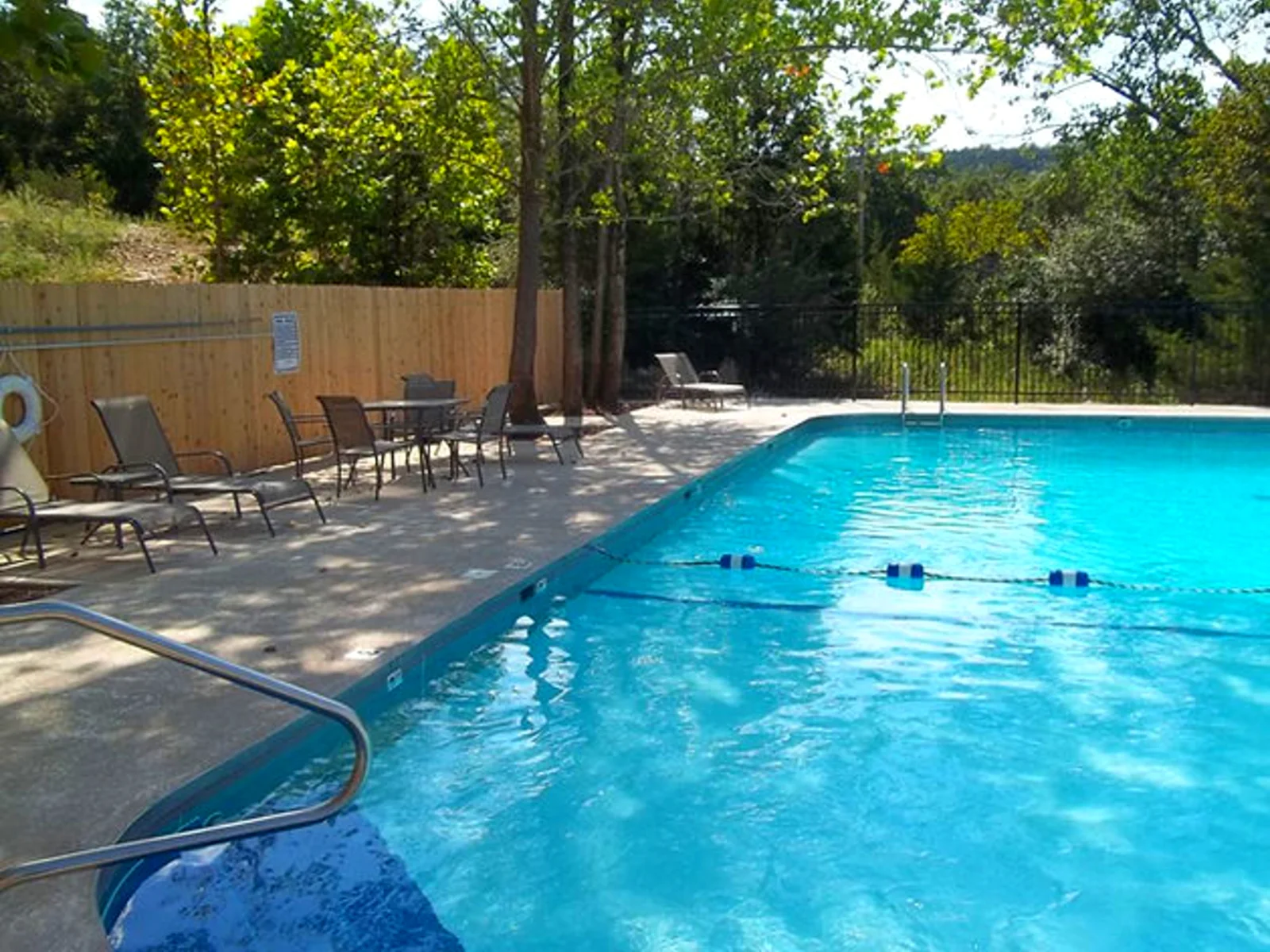 Large guest pool open seasonally.
