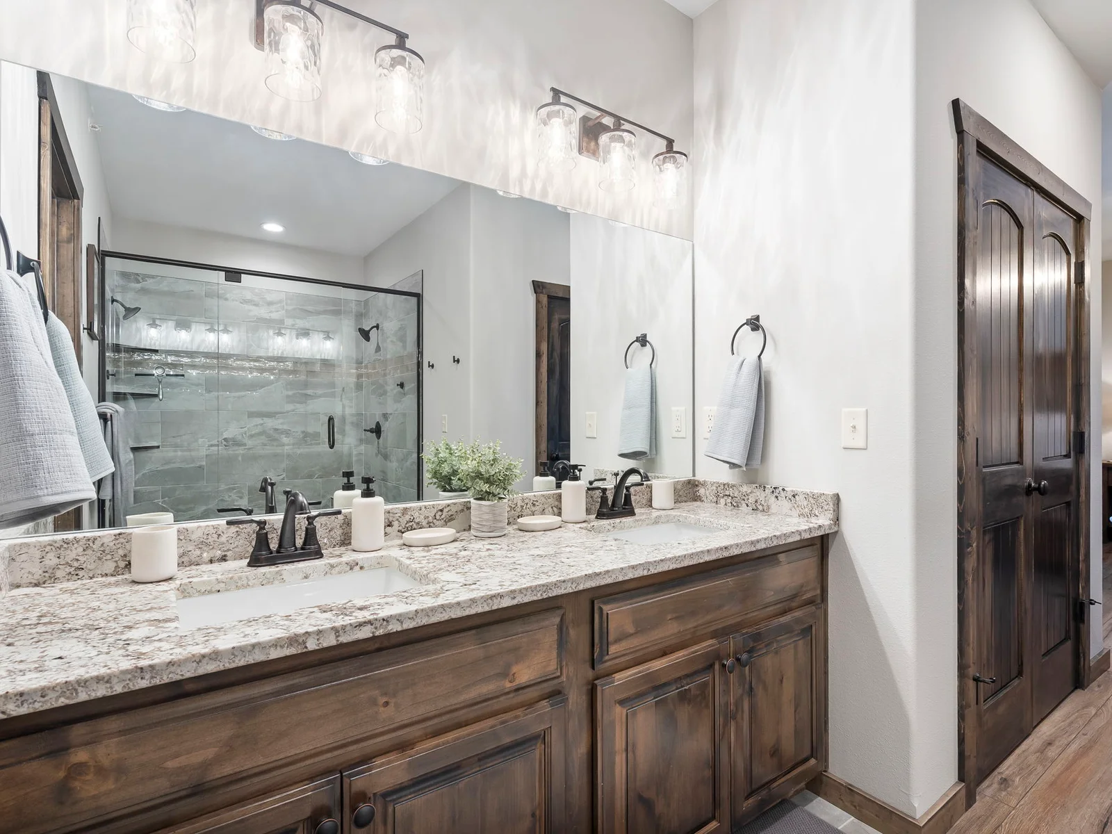 King #1 bathroom