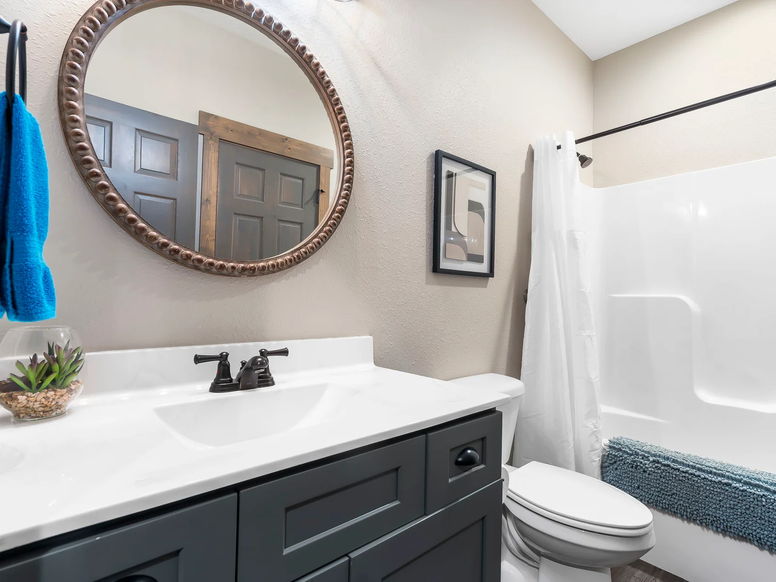 Main level, King ensuite bathroom #1