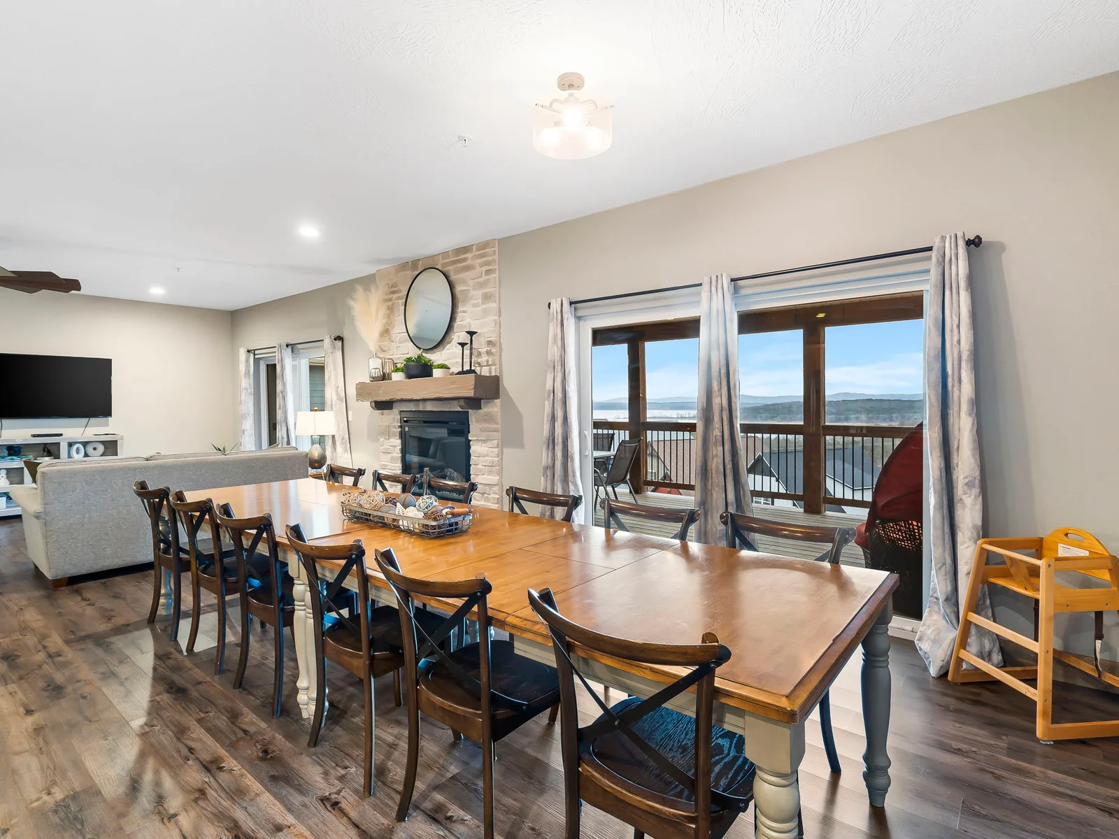 Seating area over looking Table Rock Lake.