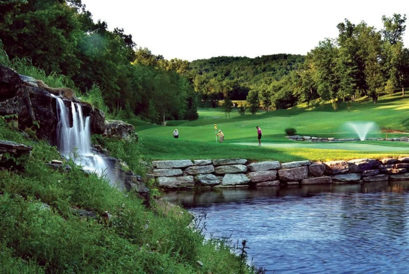 Beautiful Ledgestone golf course in the neighborhood