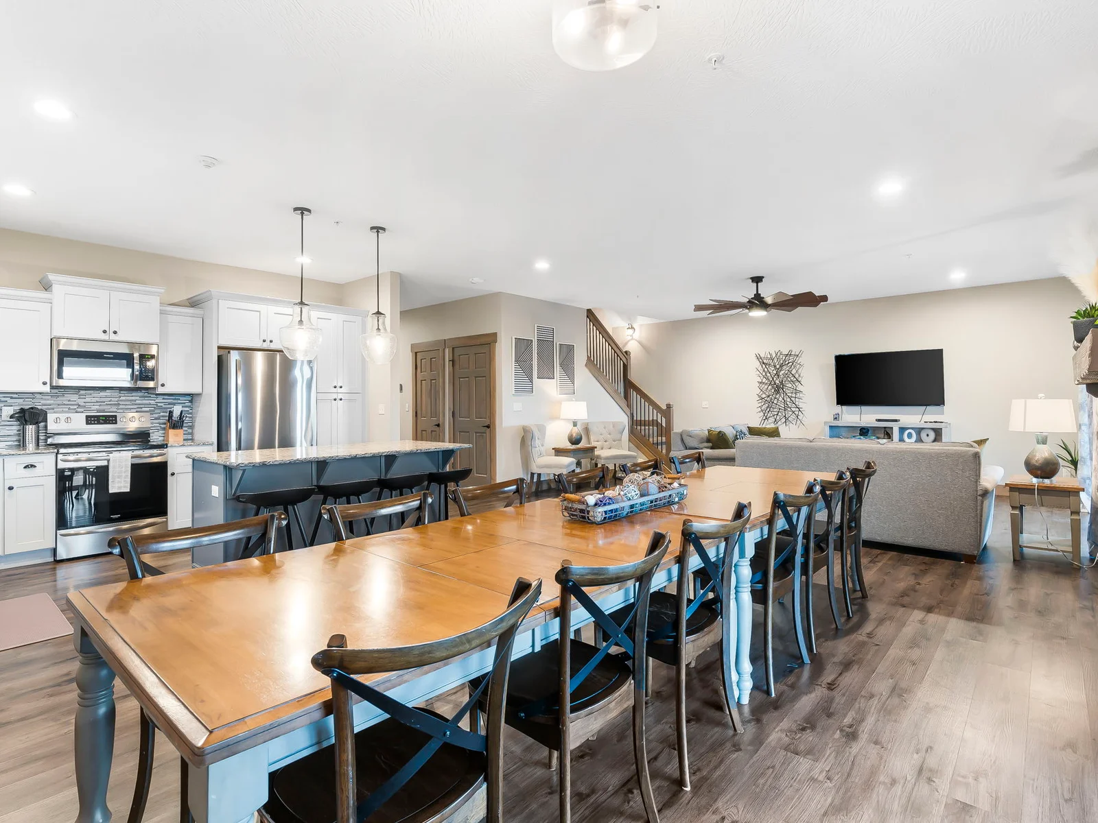 Large dining table for large groups!