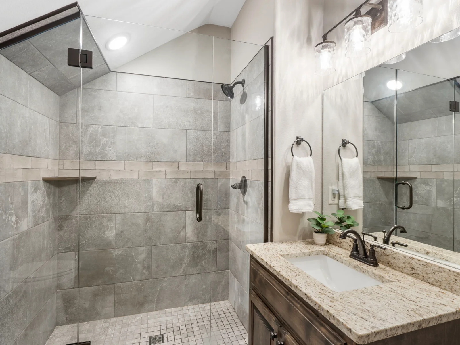 Upper level Queen bed ensuite bath